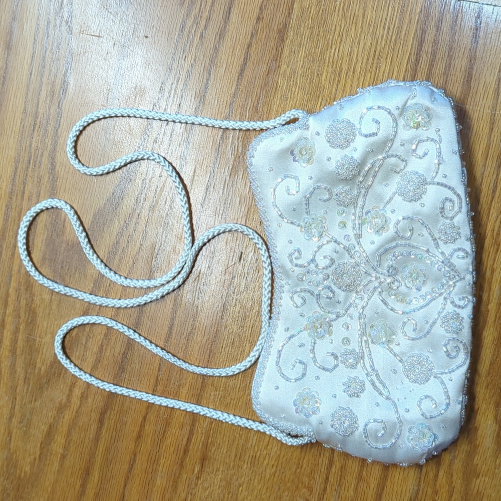 Beaded clutch